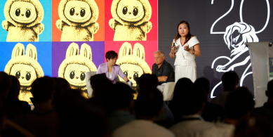 Siew Ting Foo on stage with Sir Martin Sorrell and BYD's Stella Li 