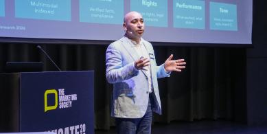 Hadi looking at the audience while speaking